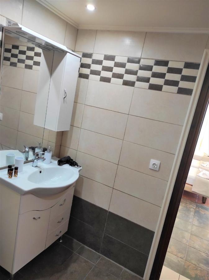 Paradeísion River'S Apartments מראה חיצוני תמונה