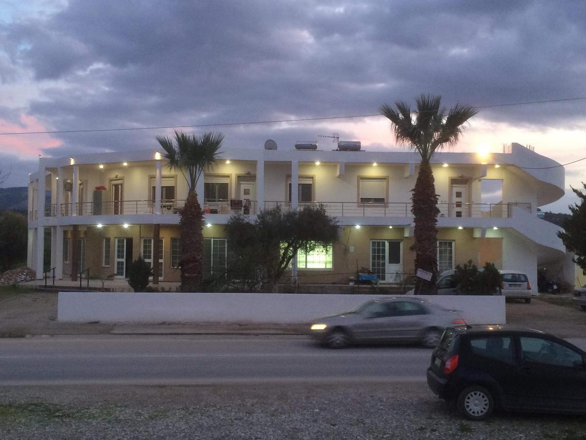 Paradeísion River'S Apartments מראה חיצוני תמונה